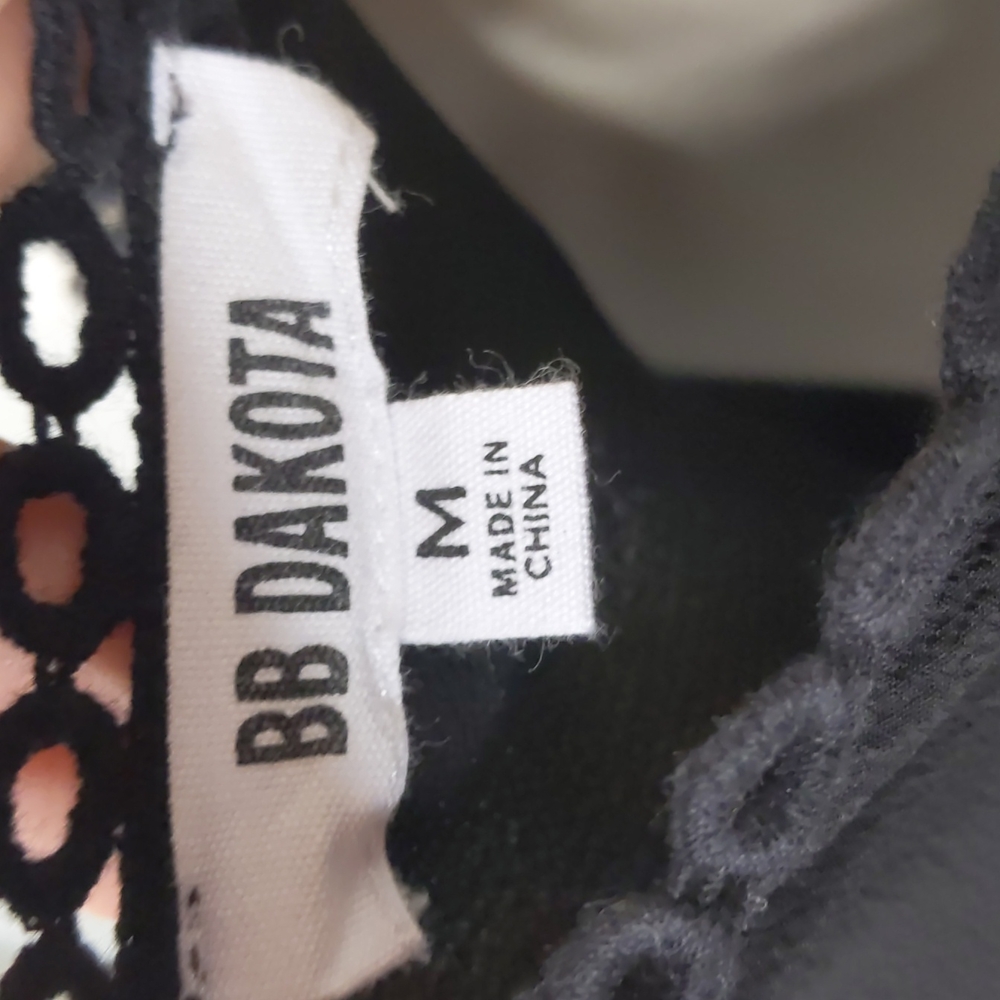 BB DAKOTA BLACK TANK TOP SIZE MEDIUM - Picture 6 of 8